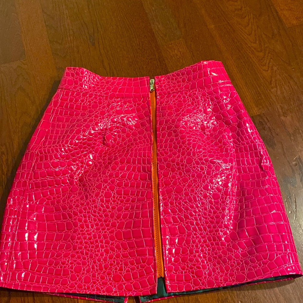 Hot pink snakeskin pleather mini skirt! 👄
